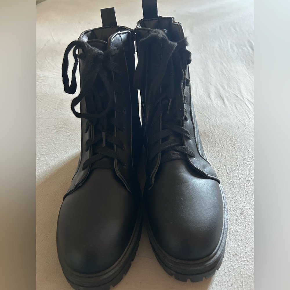 MUDD black booted with side zipper